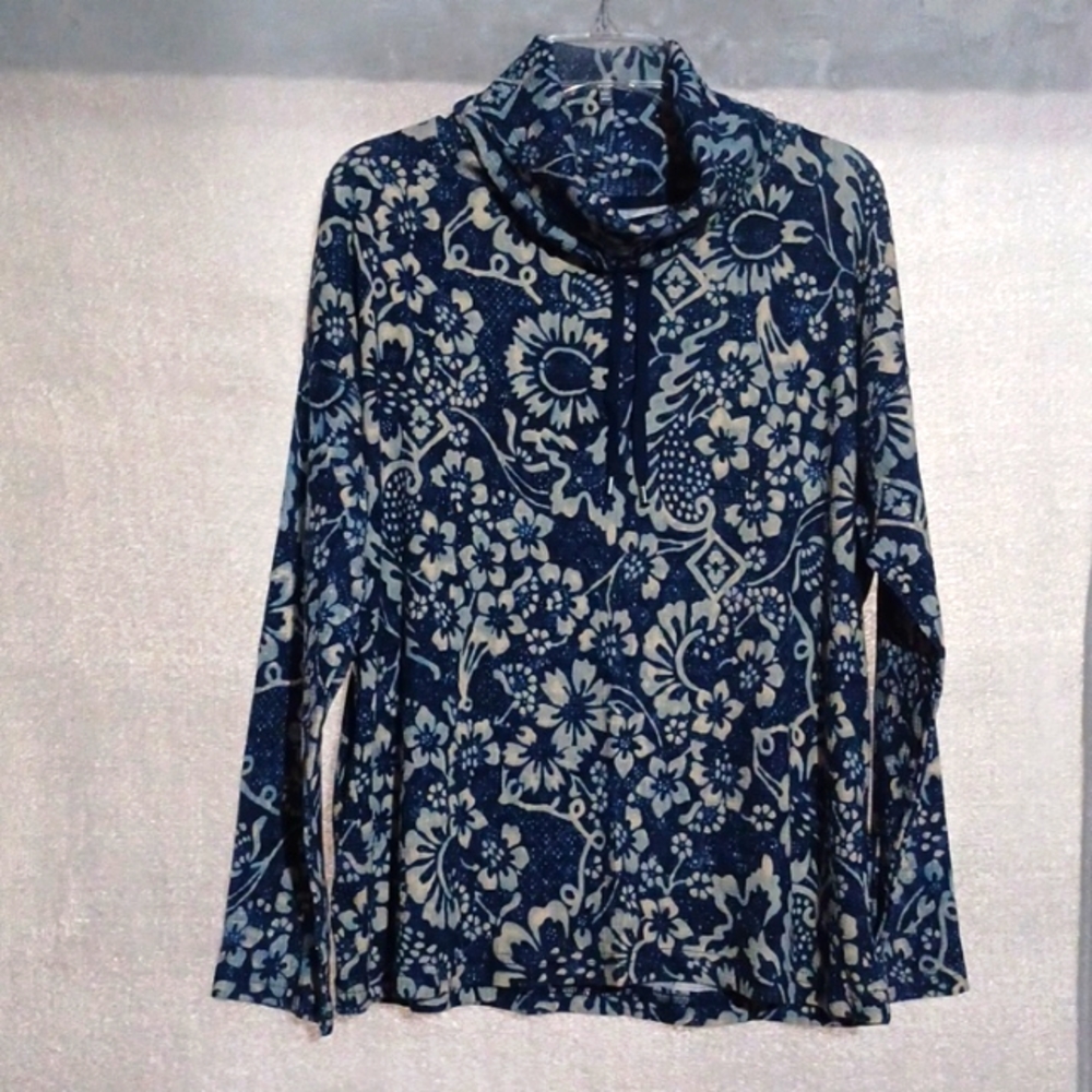 Chaps Women's Medium Blue Floral Pullover Sweatshirt And Turtleneck Style.